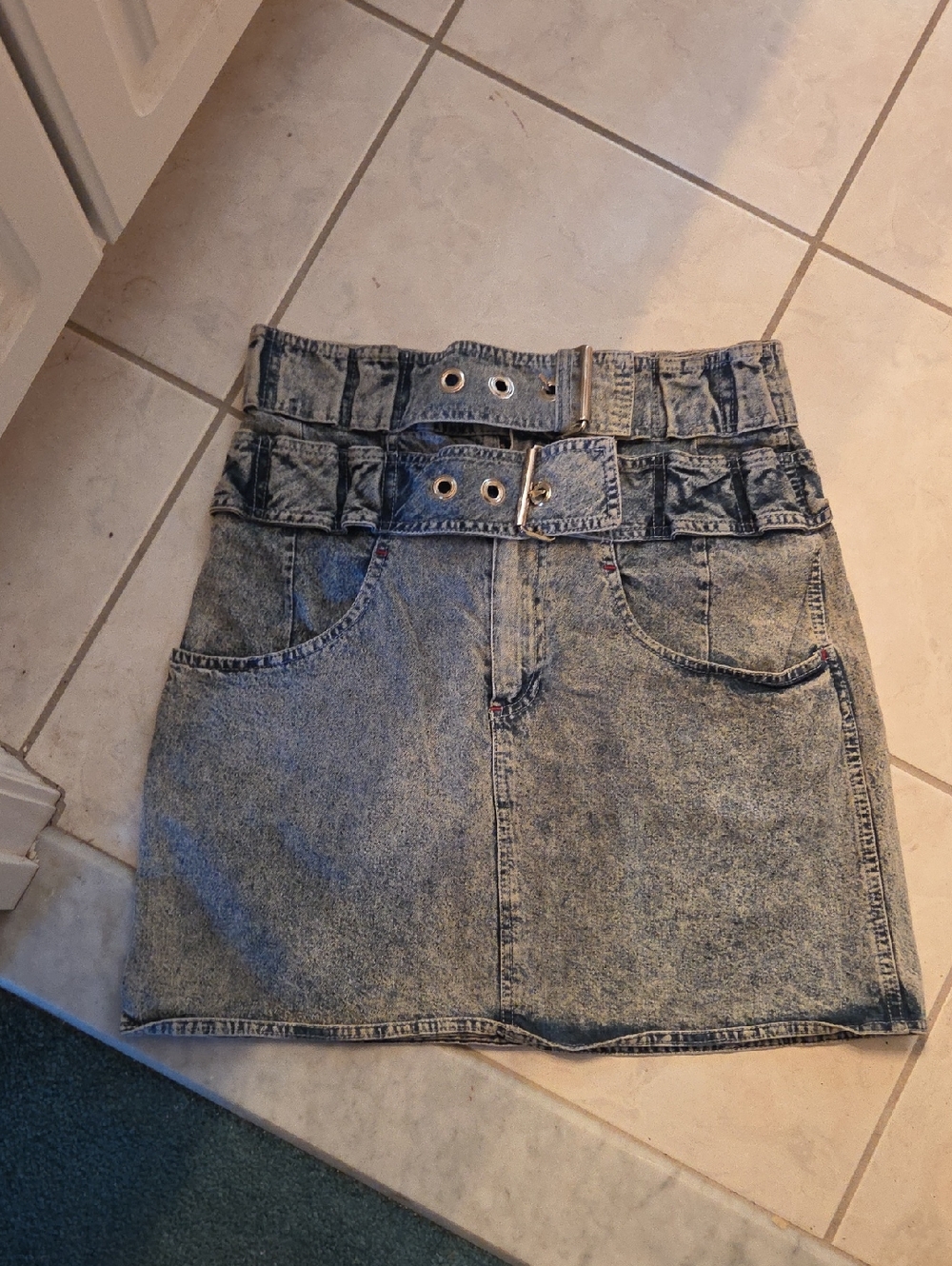 Hystericetvous VINTAGE High-Waist Acid Wash Denim Mini Skirt with Belt